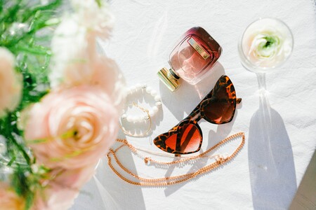 Perfumes de marcas de lujo que podemos comprar con hasta un 45% en las rebajas de Druni: Dolce & Gabbana, Valentino, Loewe y más