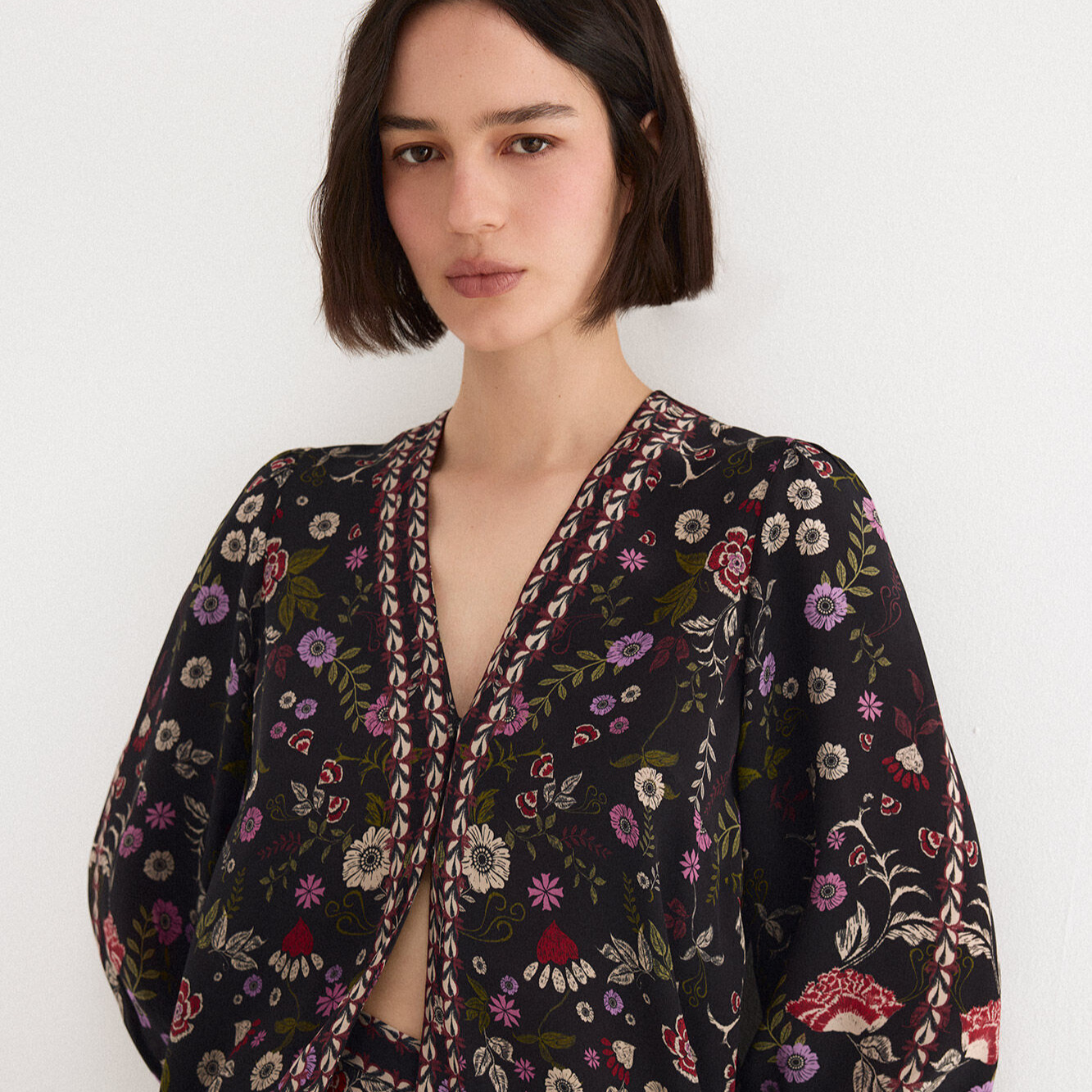 
TFP by Tamara Falcó
Blusa estampada con cenefas
