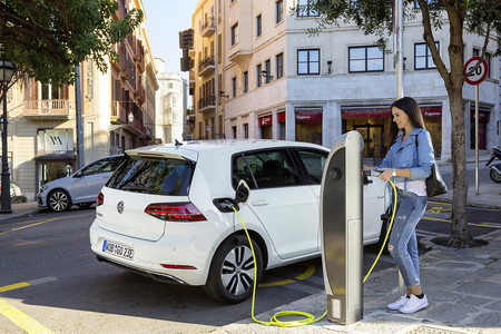 Extremadura activa por los pelos las ayudas a la compra de coches eléctricos y se enchufa al Plan MOVES
