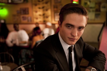 Si los cantantes se fiaran más de Robert Pattinson, el mundo sería un lugar mucho más feliz