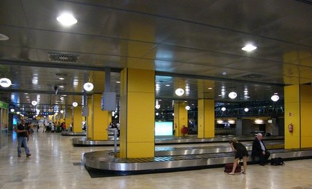 Blanco aumenta la competitividad de los aeropuertos españoles vía precios