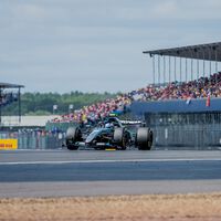 Kimi Antonelli silencia Silverstone con una pole position de campeón y Fernando Alonso saldrá último 