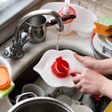 Cómo fregar los electrodomésticos y utensilios de cocina más rebeldes, que no se pueden meter en el lavavajillas