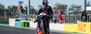 Toprak Razgatlioglu hace doblete dominical y Jonathan Rea tira al suelo a Álvaro Bautista en Magny-Cours