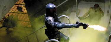 No se quitaba el casco y respondió mal a otro actor que quería romper su personaje entre tomas. Karl Urban llevó al límite el método en Dredd