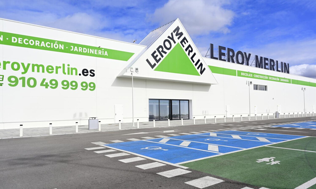 Este es el garaje que tiene Leroy Merlin por 1.500 euros y en el que caben dos coches 