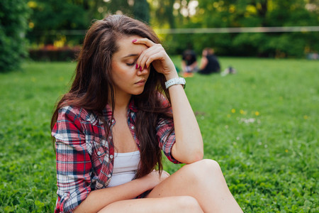 Obtener buenas notas, verse bien y encajar socialmente: las cosas por las que se sienten más presionados los adolescentes