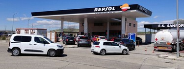 El 1 de octubre puede que echar gasolina sea más caro, o no. Pero lo que está ocurriendo en Francia nos sirve de aviso: "La gente acude en masa"