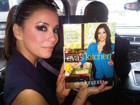 Eva Longoria nos enseña a poner el perejil en las salsas