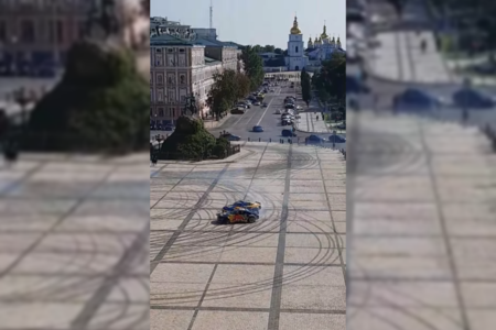 Red Bull daña una plaza patrimonio de la Unesco en Ucrania tras grabar un vídeo de drift sin permiso