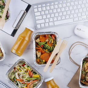 Llega el 2 de enero a Lidl la bolsa que llevaremos diariamente a la oficina: isotérmica y con capacidad para dos fiambreras 