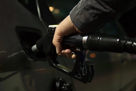 El precio del petróleo sigue en caída libre, y esa no es necesariamente una buena noticia