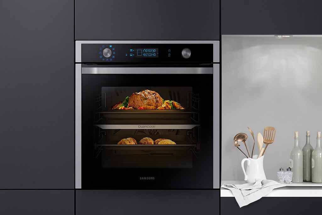 El horno es de lo que más consume en casa, pero con estos trucos gastarás menos luz y el ahorro se notará a fin de mes 