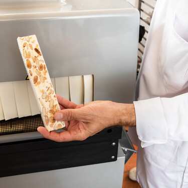 Un día de Navidad en Jijona: el pueblo de Alicante donde se elabora el 70% del turrón del mundo 