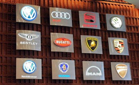 Volkswagen toma la delantera en ventas mundiales por primera vez en la historia y adelanta a Toyota.