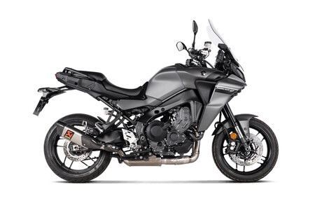 La Yamaha Tracer 9 GT consigue 123 CV y una reducción de peso de hasta 4 kg gracias a los nuevos escapes de Akaprovič