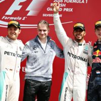 Lewis Hamilton profeta en su tierra