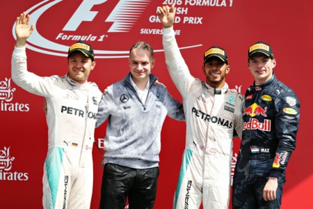 Lewis Hamilton profeta en su tierra