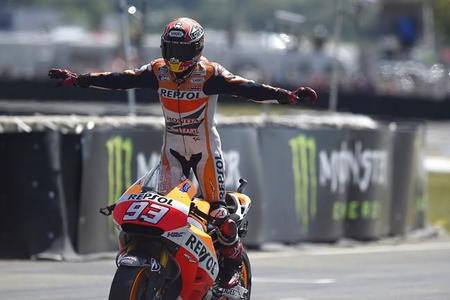 Marc Márquez celebrando su quinta victoria consecutiva