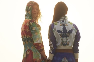 adidas Originals es un experto en el mundo retro, y más si se junta con The FARM Company