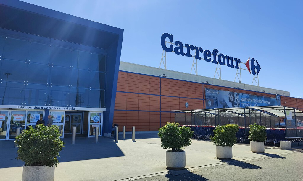 Carrefour tiene el set de sofá, sillones y mesa cómodos para la terraza o jardín y por menos de 200 euros