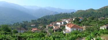 Un joven hereda un minipueblo cerca de Vigo y pone casas a la venta por 7.000 euros para atraer nuevos vecinos