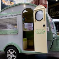 Podrías (casi) irte de vacaciones en esta caravana hecha de piezas Lego