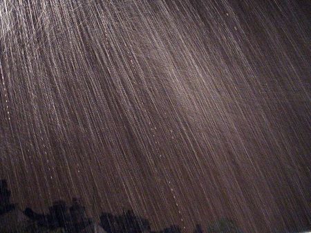 Faros que ocultan las gotas de lluvia