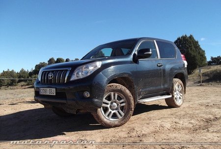 Toyota Land Cruiser 3.0 D-4D, miniprueba en el campo y ayudas avanzadas a la conducción