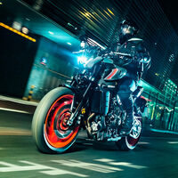 La Yamaha MT-09 se confirma con 118 CV: estrena la plataforma de medición inercial y una renovada imagen al estilo japonés