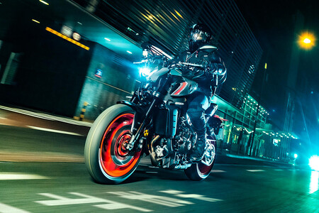 La Yamaha MT-09 se confirma con 118 CV: estrena la plataforma de medición inercial y una renovada imagen al estilo japonés