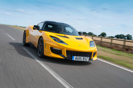 El CEO de Lotus quiere replicar el modelo Porsche: lanzar un SUV para poder seguir haciendo deportivos
