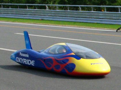 Un coche que funciona a pilas