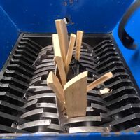 Uno de los fenómenos más inusuales de las redes tiene a millones de personas enganchadas: ver a una trituradora tragárselo todo