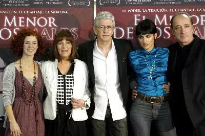 Rueda de prensa con el equipo de 'El menor de los males'