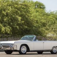 ¿Eres fan del Lincoln Continental y de los Kennedy? Esperamos que tu cuenta de banco sea tan grande como la de ellos