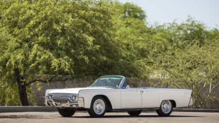 ¿Eres fan del Lincoln Continental y de los Kennedy? Esperamos que tu cuenta de banco sea tan grande como la de ellos