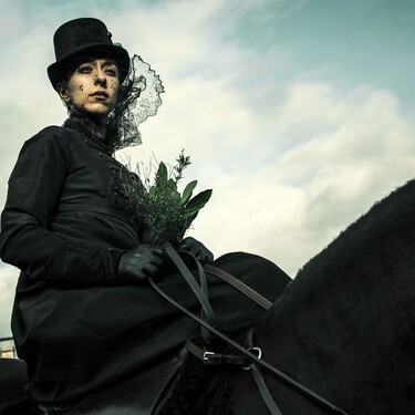 Acaba de llegar a Netflix: una miniserie de época distinta, del creador de 'Peaky Blinders'. Ocho episodios llenos de misterio y Tom Hardy