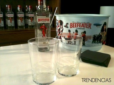 Adiós a las cosas raras flotando entre hielos. ¡Vuelve el gintonic sin florituras!