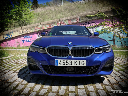 BMW 330i frontal