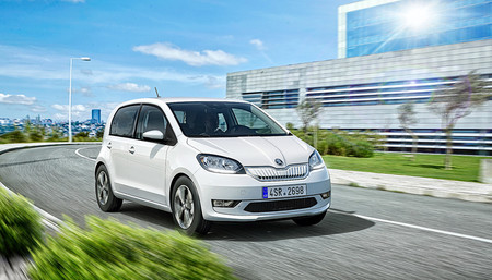 Škoda CITIGOe iV: el coche eléctrico primo del SEAT Mii ya está a la venta desde 22.370 euros con 260 km de autonomía