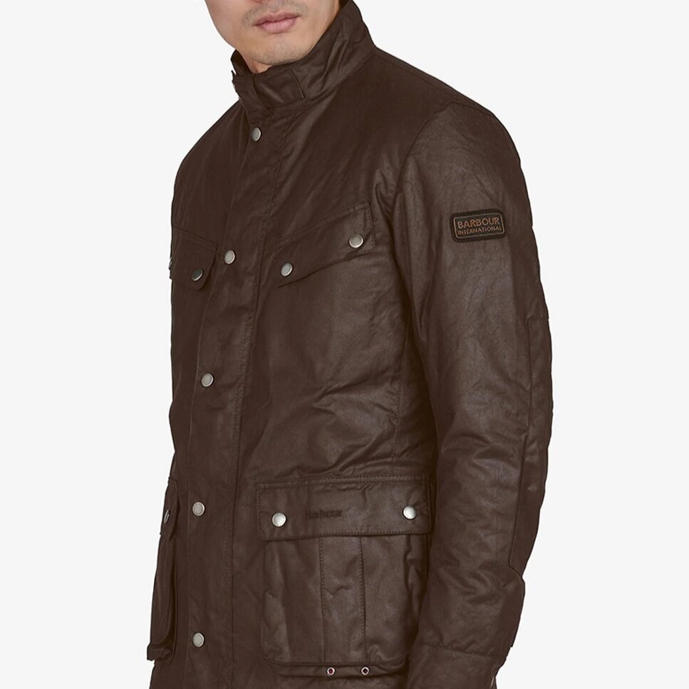 Chaqueta de hombre con bolsillos de fuelle y cierre de cremallera
