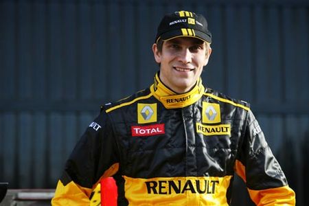 Vitaly Petrov confirmado como segundo piloto de Renault