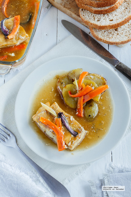 Pescado al horno en salsa dulce y Sriracha. Receta para la Cuaresma