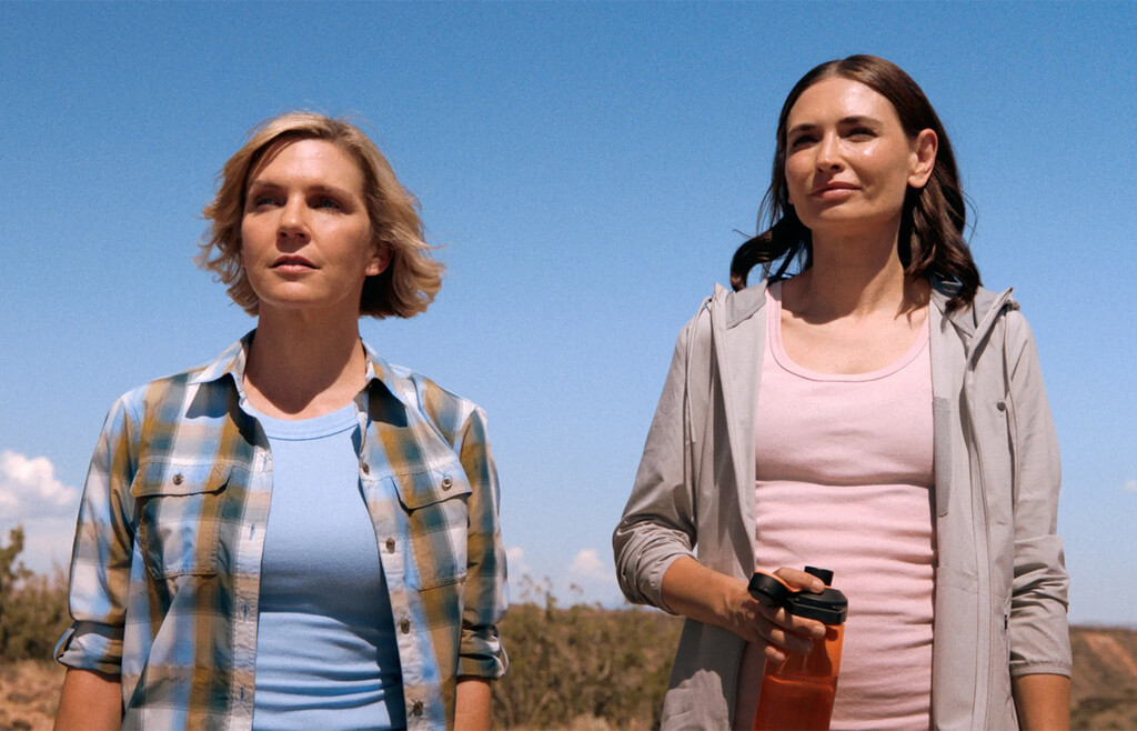 No podemos hacerles eso a los extras: Vince Gilligan intentó ser lo más realista posible con Pluribus, pero existe una excepción para evitar momentos incómodos 