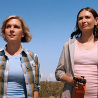 "No podemos hacerles eso a los extras": Vince Gilligan intentó ser lo más realista posible con Pluribus, pero existe una excepción para evitar momentos incómodos 