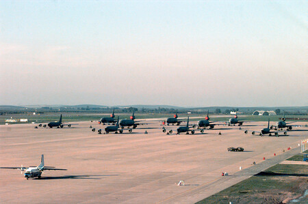 Shown Is The Parking Ramp At Moron Air Base Spain Being Utilized By Kc 10 Extenders 190d33 1024
