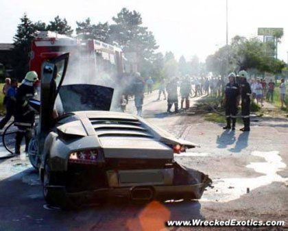 Wrecked Lamborghini Murciélago LP640