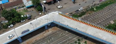 Suspenden a 7 ingenieros tras construir un puente de 2.3 millones de dólares: tenía una curva de casi 90 grados  