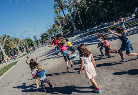 Siete cosas positivas que tiene para los niños vivir en la ciudad